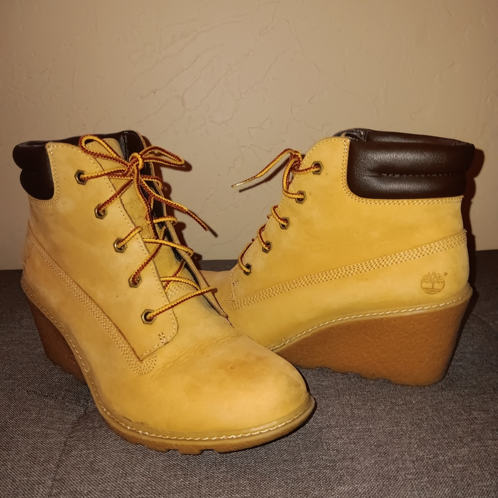 Size 8.5 Timberland Tan Amston Wedge Boot